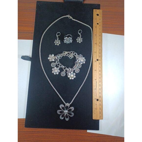 Flower Rhinestone Necklace Bracelet Earrings Ring Pendant Silvertone & Black Set - Picture 2 of 7